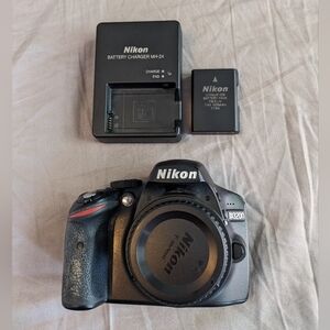 Nikon D3200 body, battery, and charger